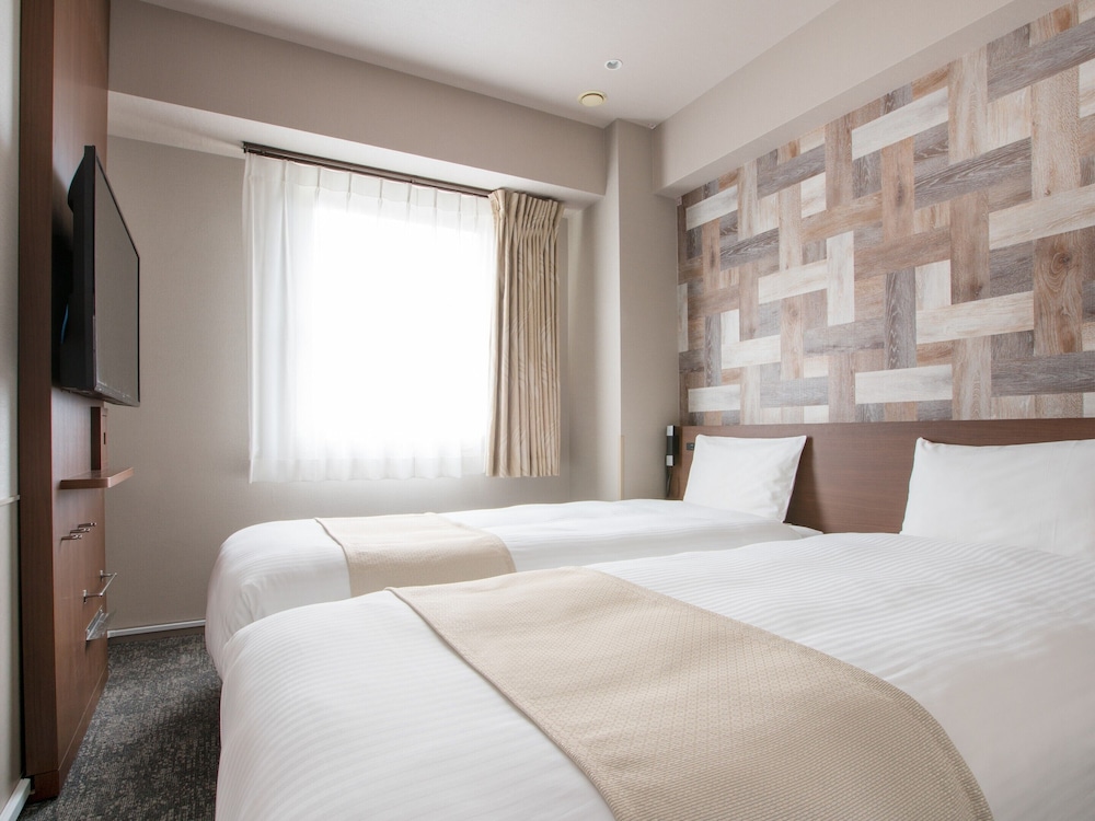 ROOM, TWIN BEDS