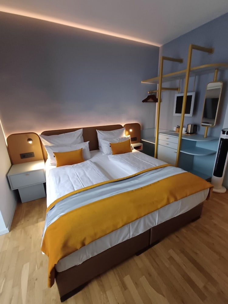 Lint Hotel Koln 9/41