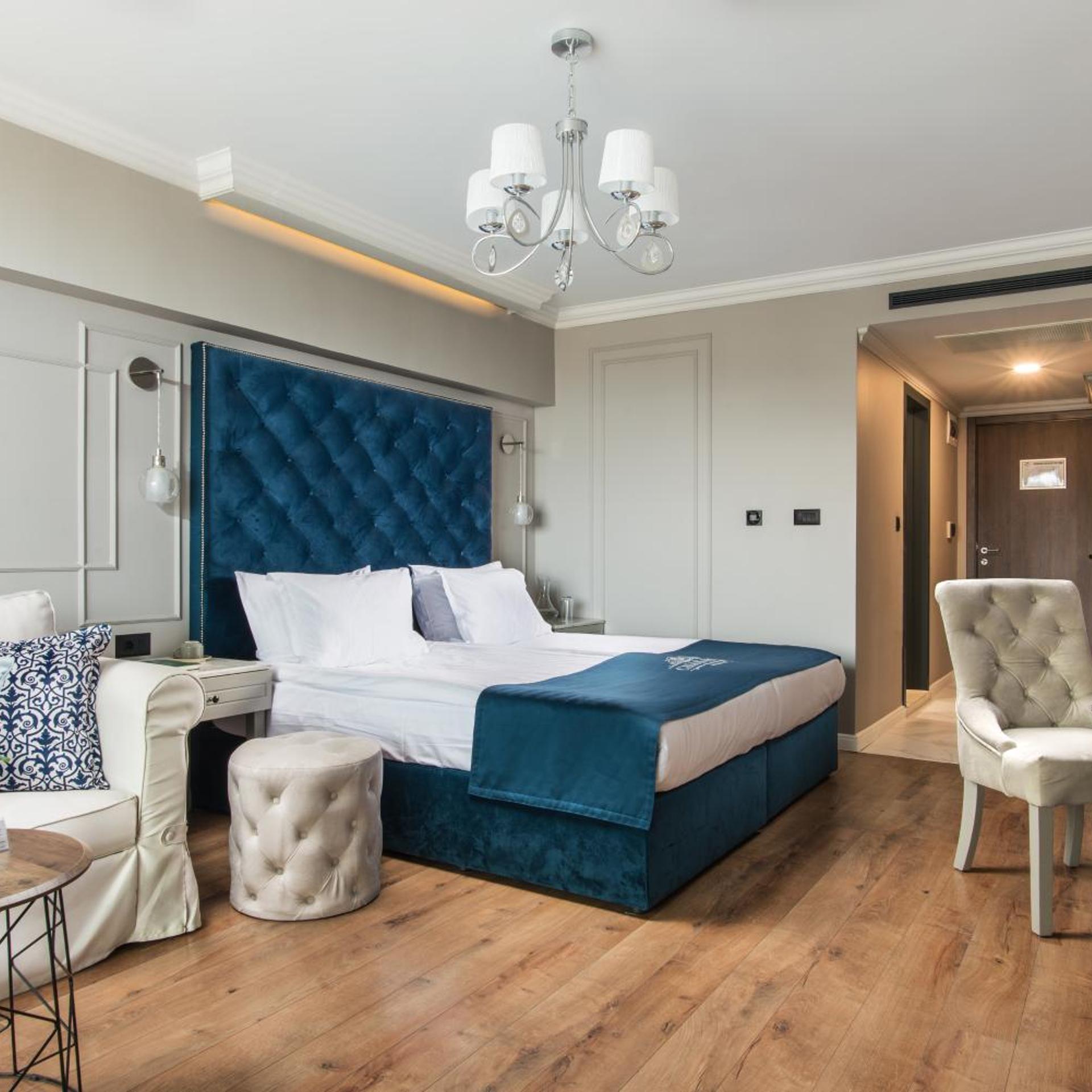 Deluxe, Double Bed, Side Sea View, Balcony