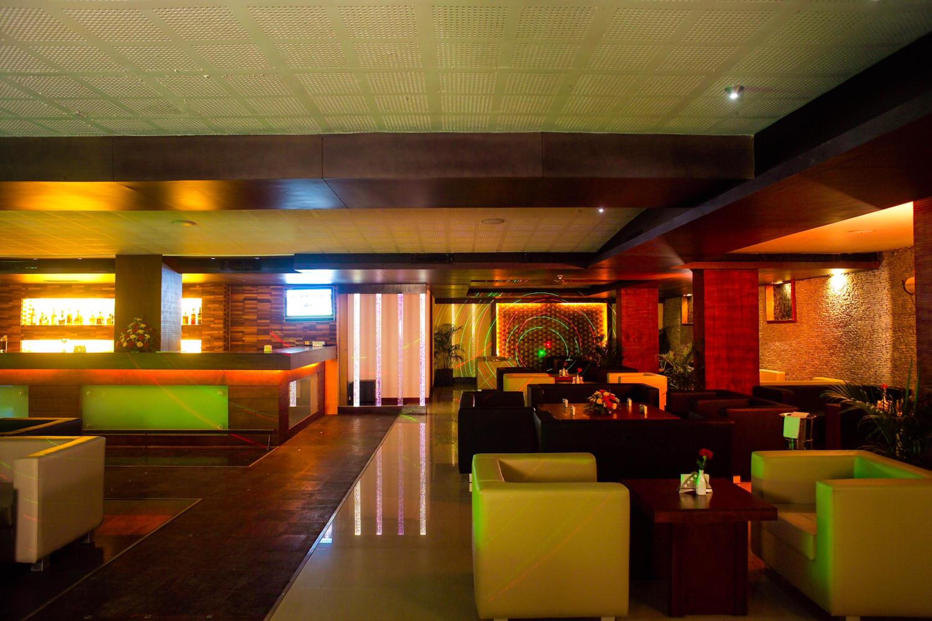 Oyo Premium Kakkanad Civil Station 33/54