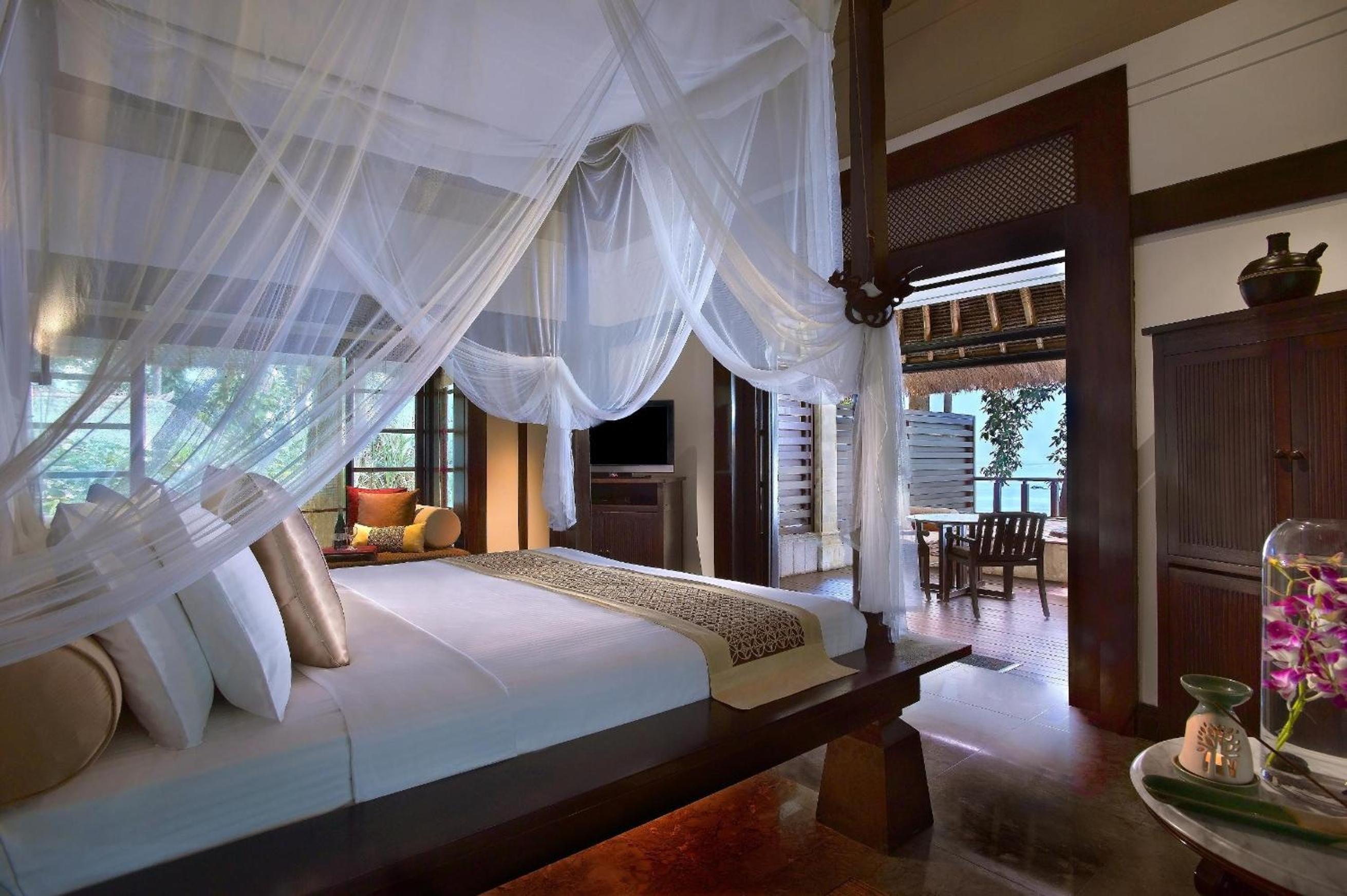 Rainforest, Villa, Ocean Front, Banyan Tree Bintan 2/5