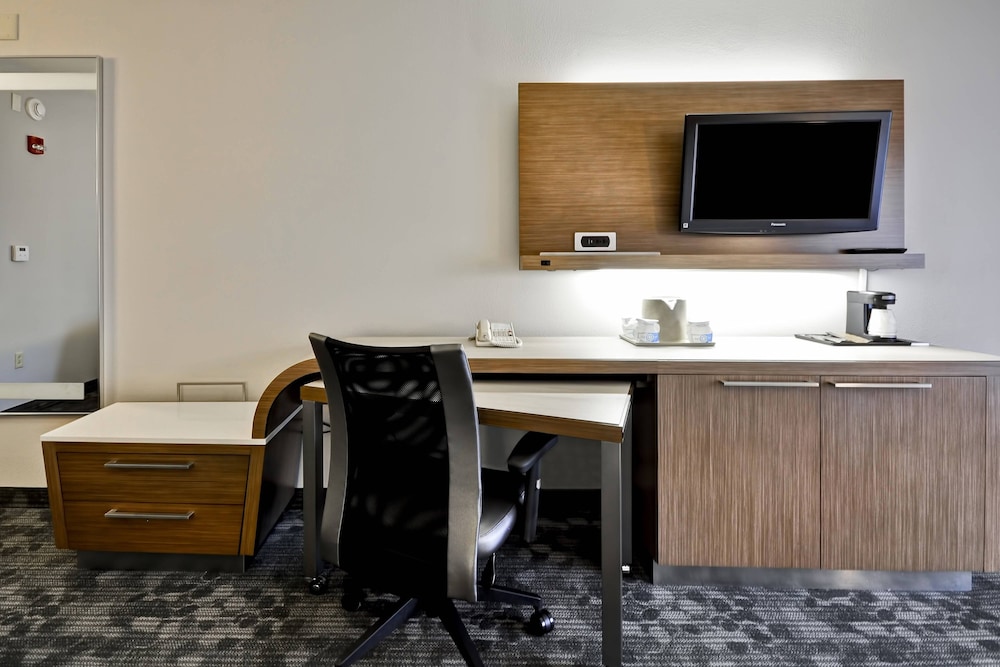 Courtyard by Marriott Dalton 40/43