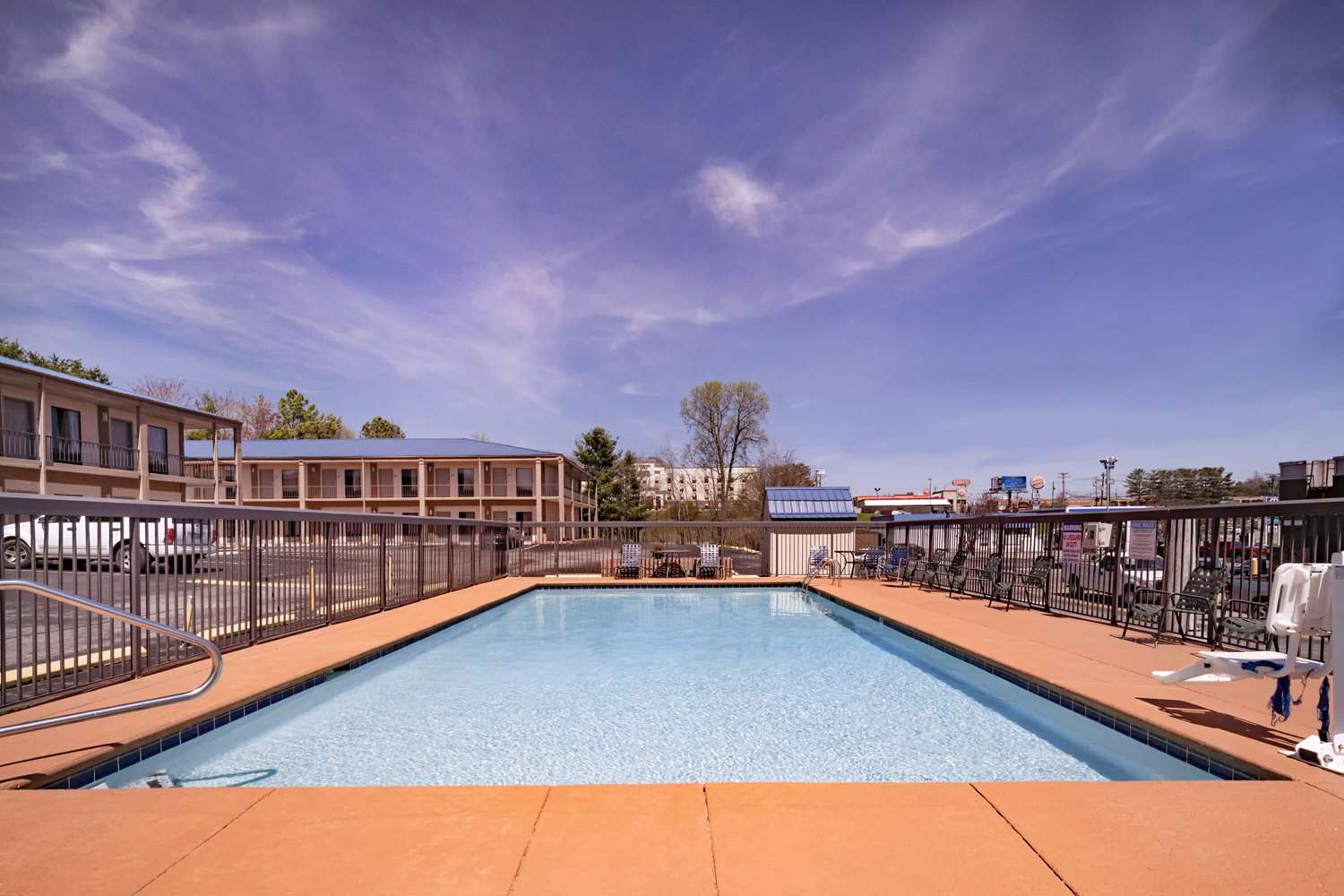 Days Inn by Wyndham Cookeville 20/24