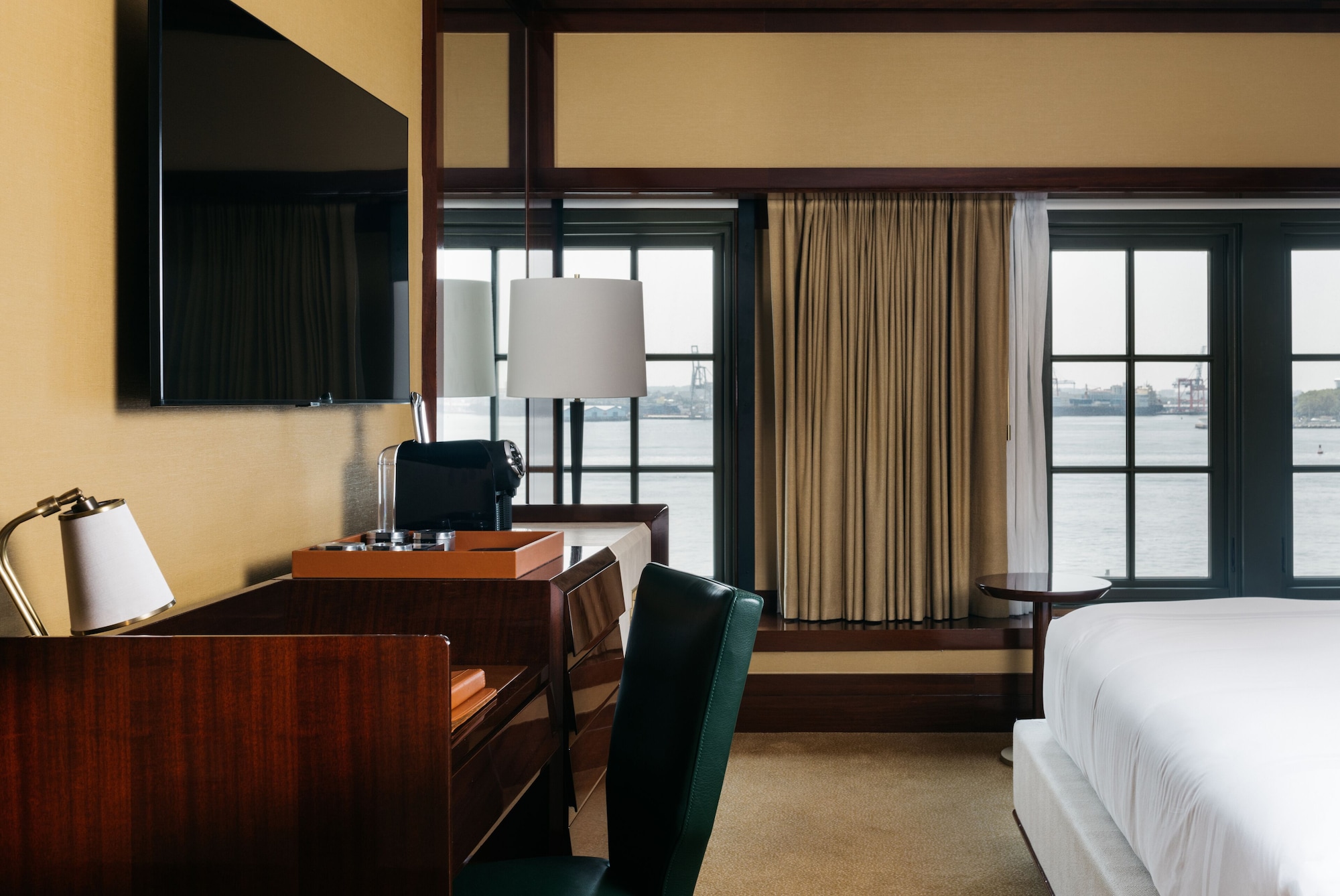 Premier, King Bed, River View, Accessible