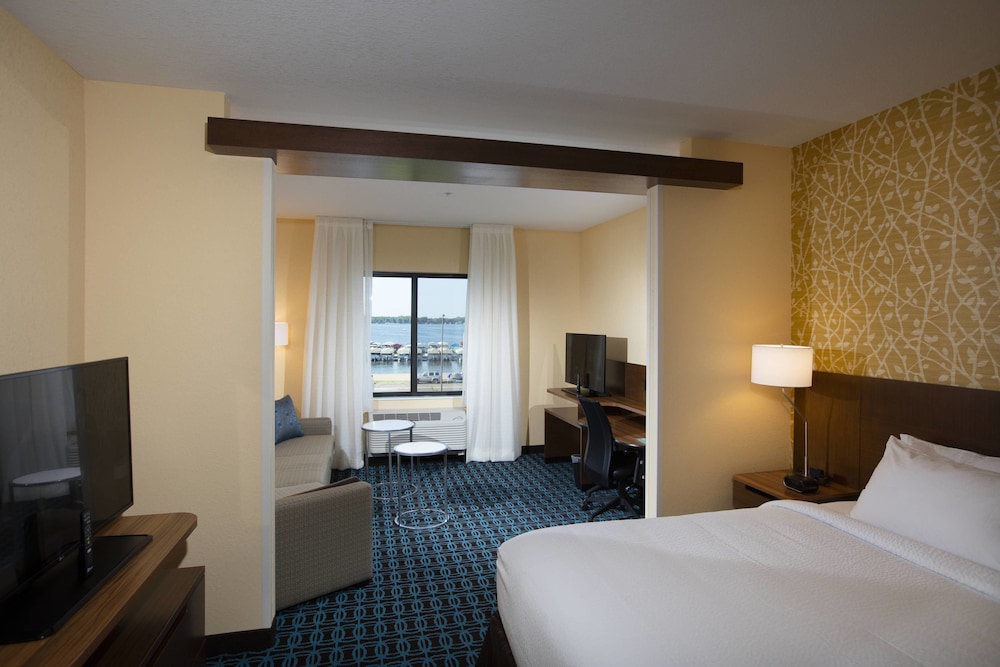 Fairfield Inn And Suites Detroit Lakes 9/33