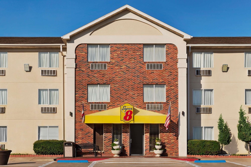 Super 8 by Wyndham Waco University Area 5/24