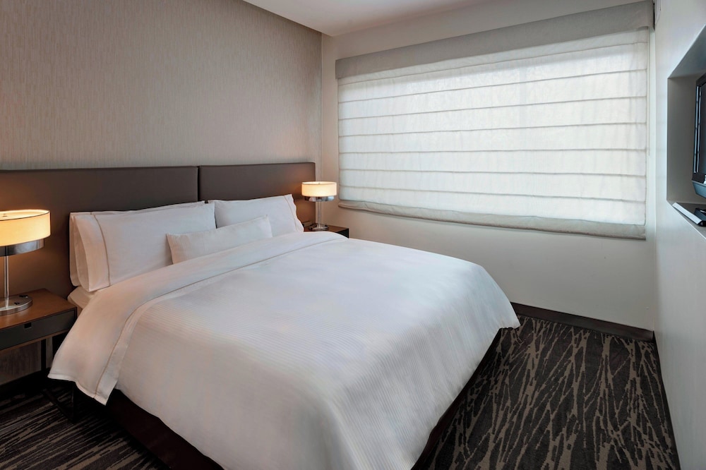 1 BEDROOM, SUITE