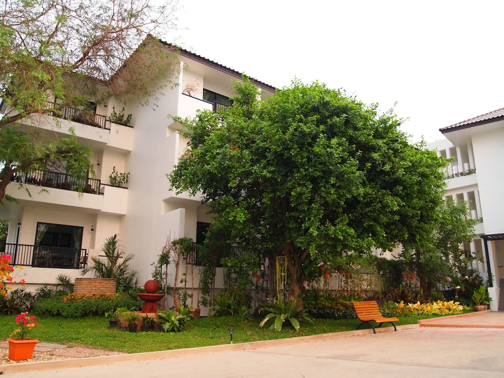Baan Nan Hotel 8/53
