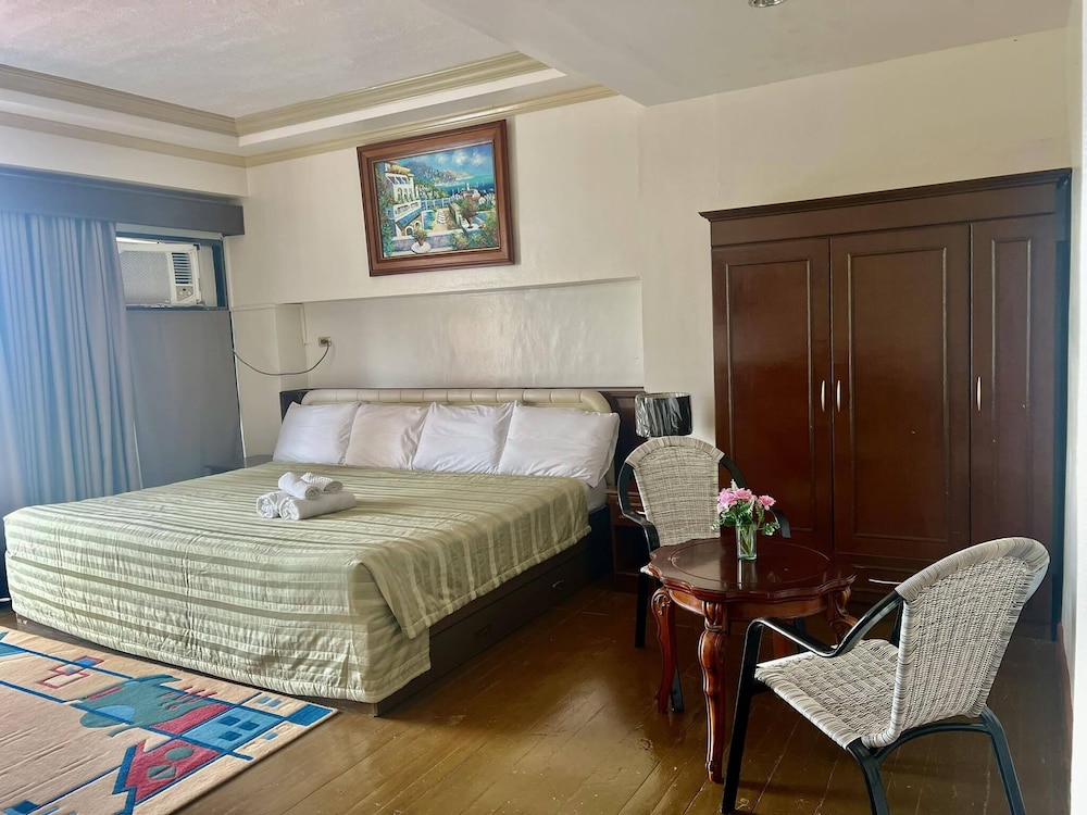 EXECUTIVE, SUITE