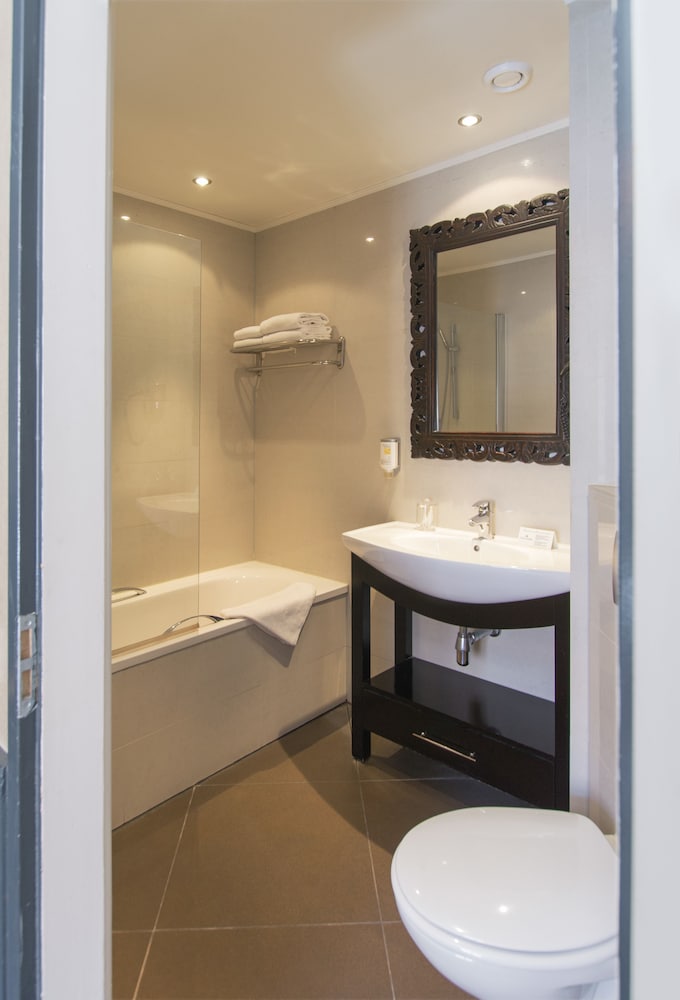 Room, King Bed, Sint Nicolaas 4/5