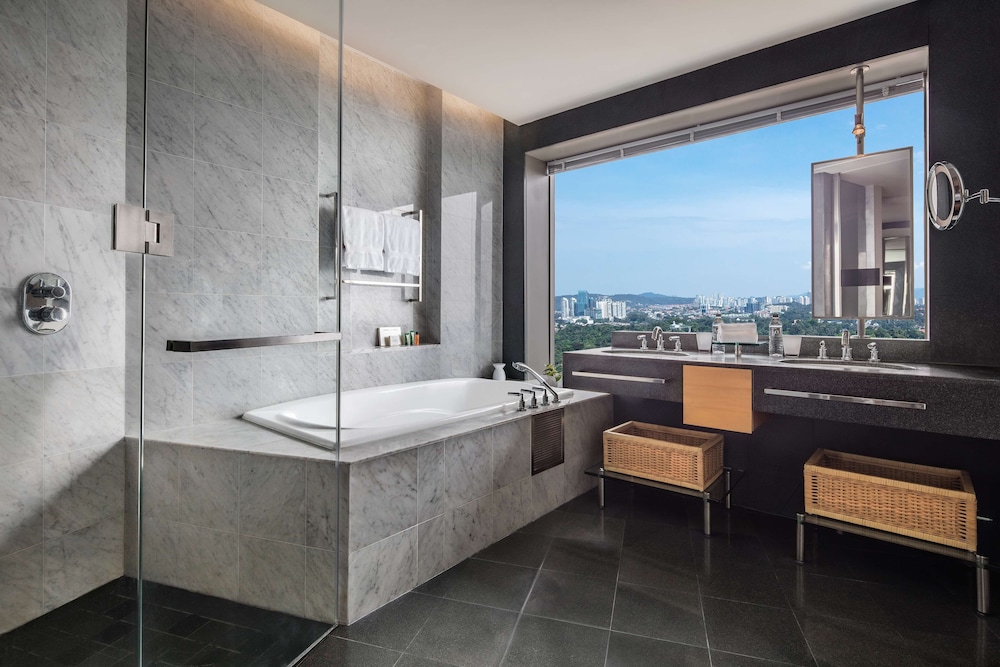 Lifestyle, Suite, King Bed, Lake View، Hilton Kuala Lumpur 6/7