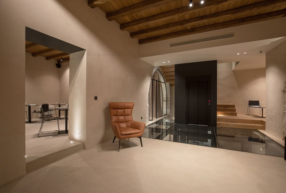 Monastery Estate House 25/47
