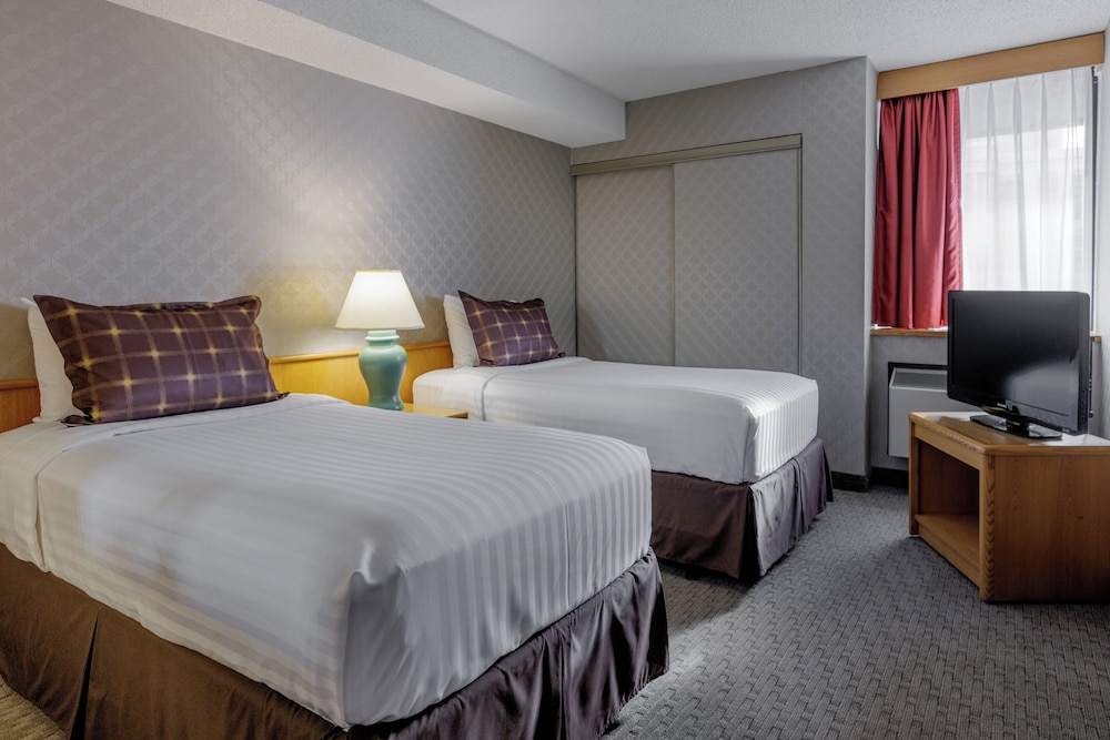 Cartier Place Suite Hotel 20/64