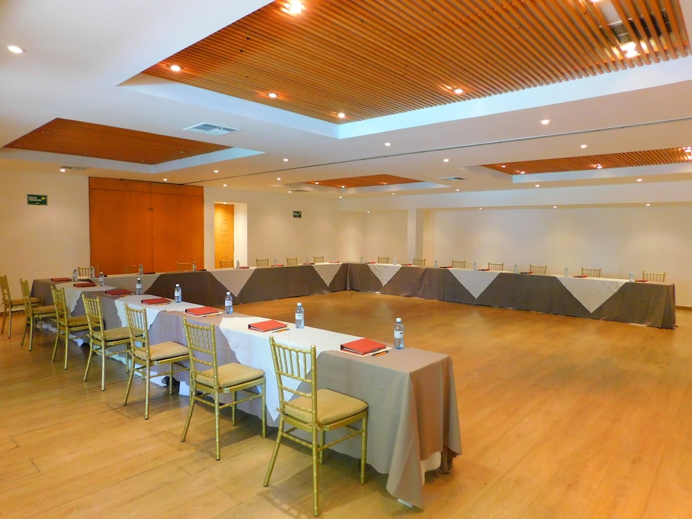 Hotel Palacio Azteca Tijuana, Trademark by Wyndham 60/71
