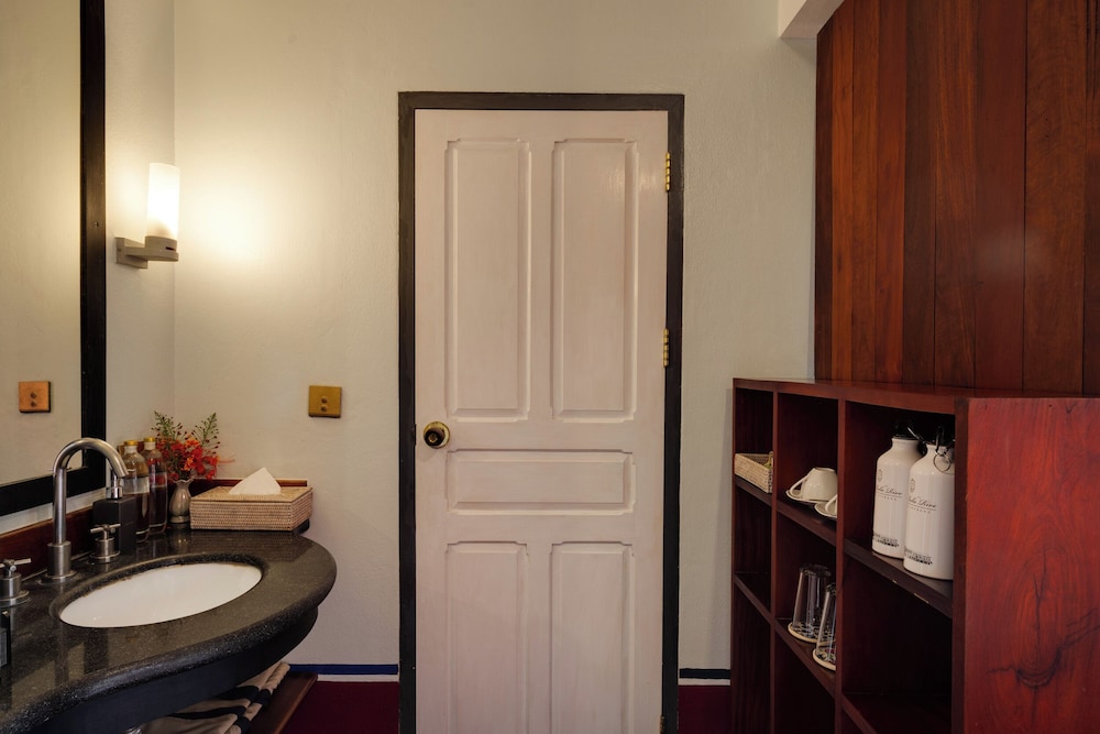 The Belle Rive Boutique Hotel 48/50