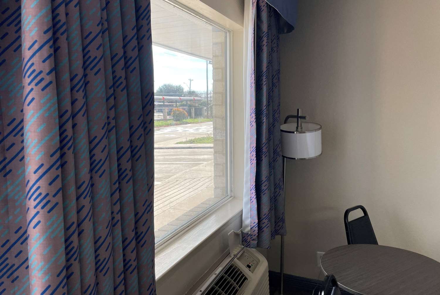 Days Inn by Wyndham San Antonio Southeast/Frost Bank Center 15/16