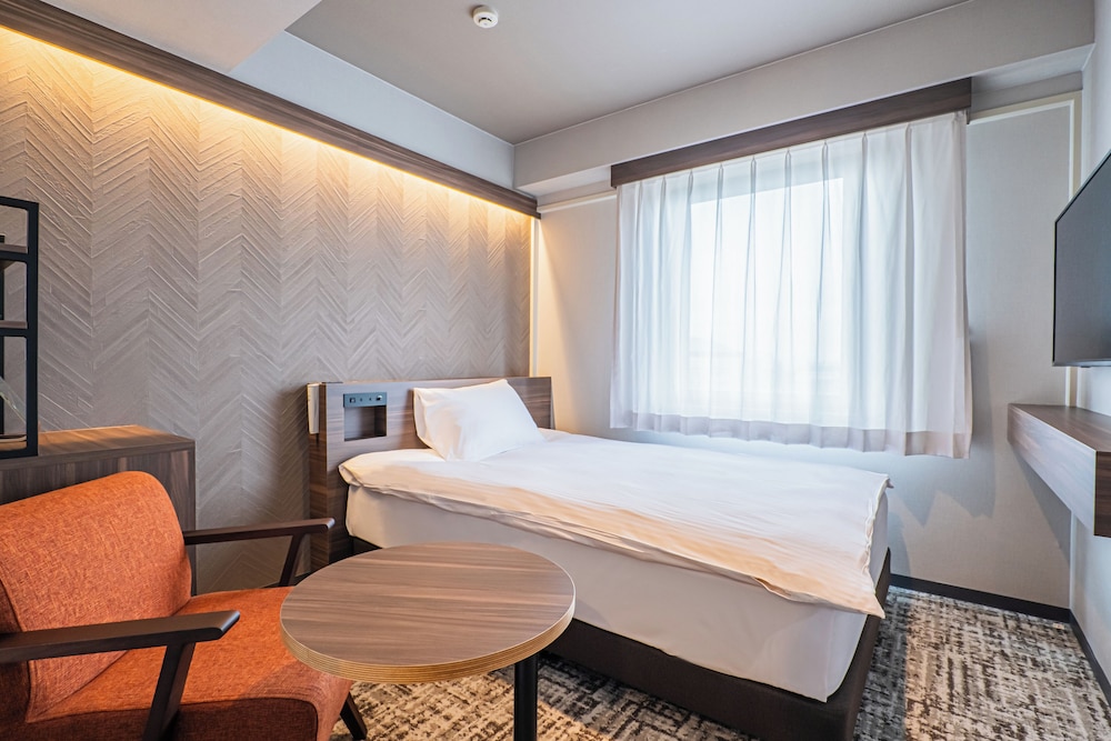ROOM, SINGLE