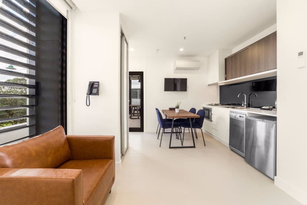 Whitehorse Apartment Hotel 37/47