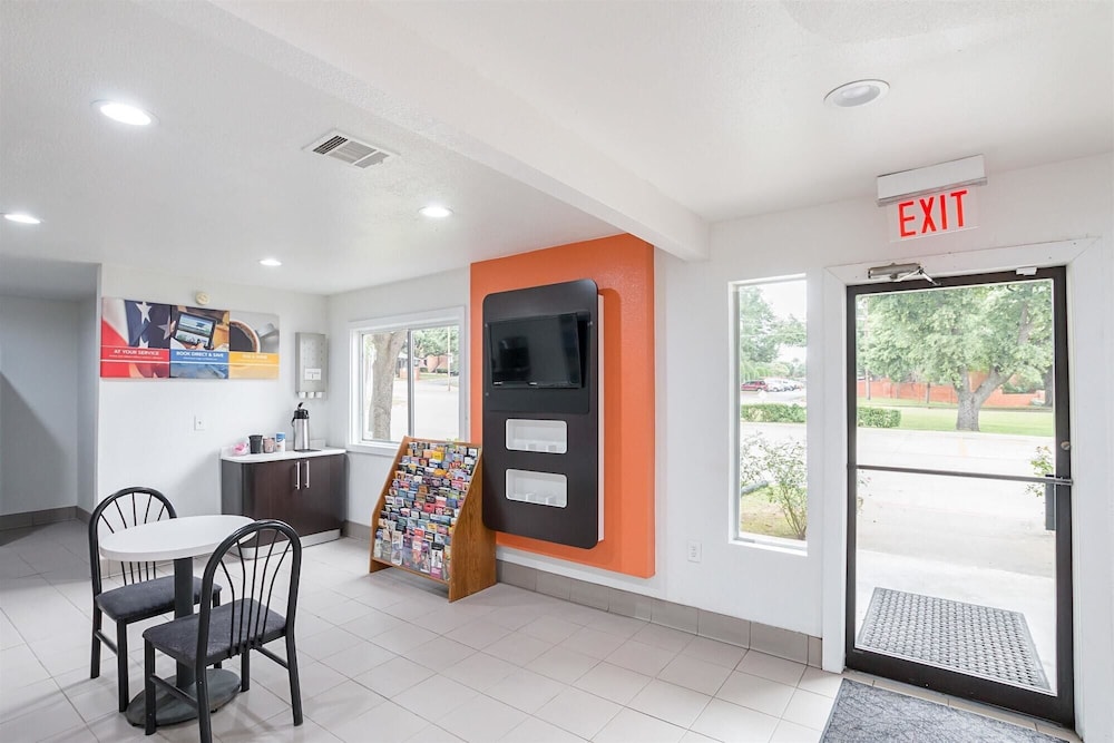 Motel6 Grand Prairie, TX - Near Six Flags Drive 26/44