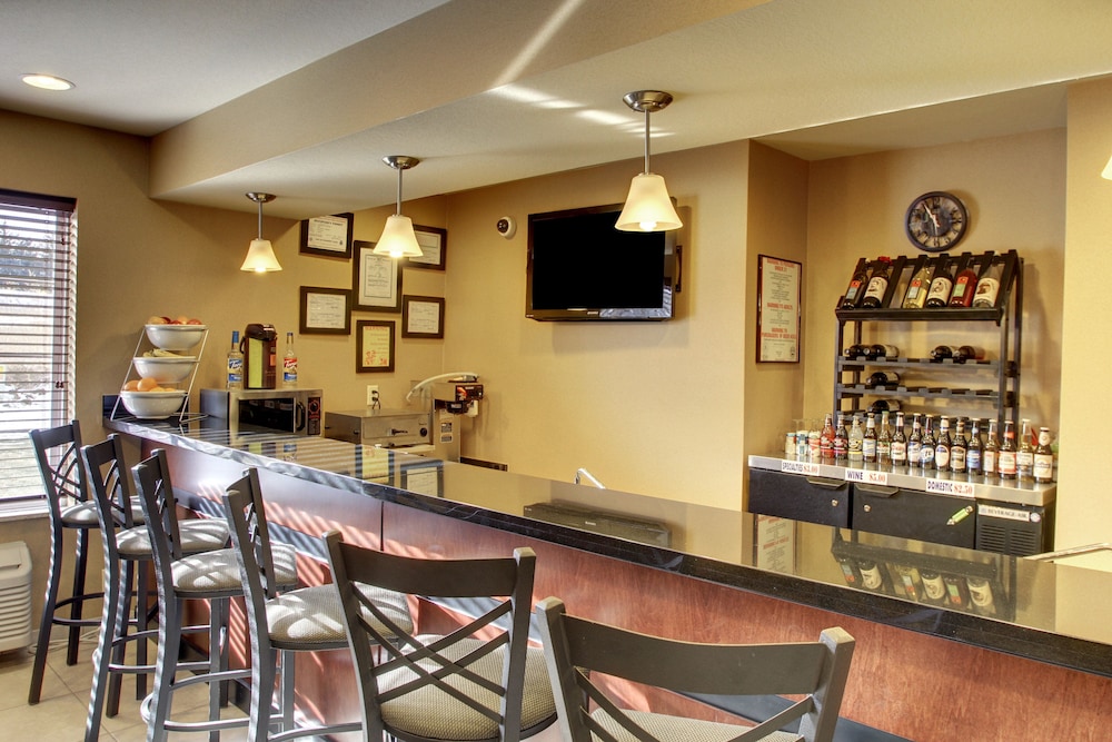 Cobblestone Inn &amp; Suites -- Hartington, NE 26/39