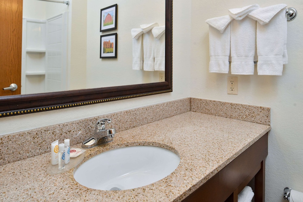 Comfort Inn And Suites Madison North 6/45