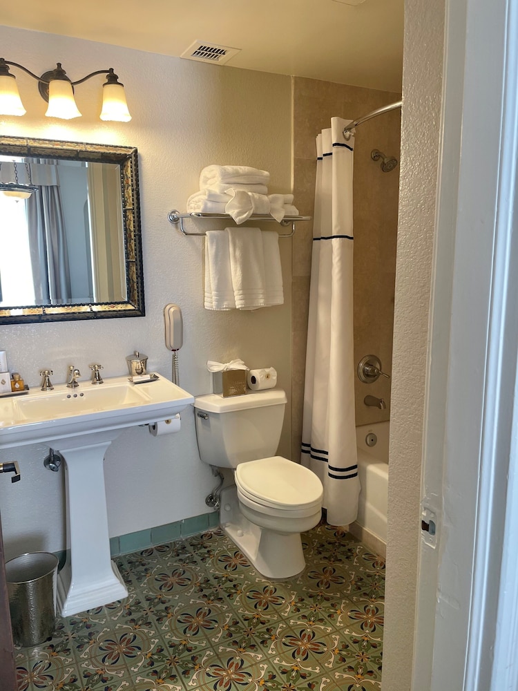 The Mission Inn Hotel & Spa 46/48