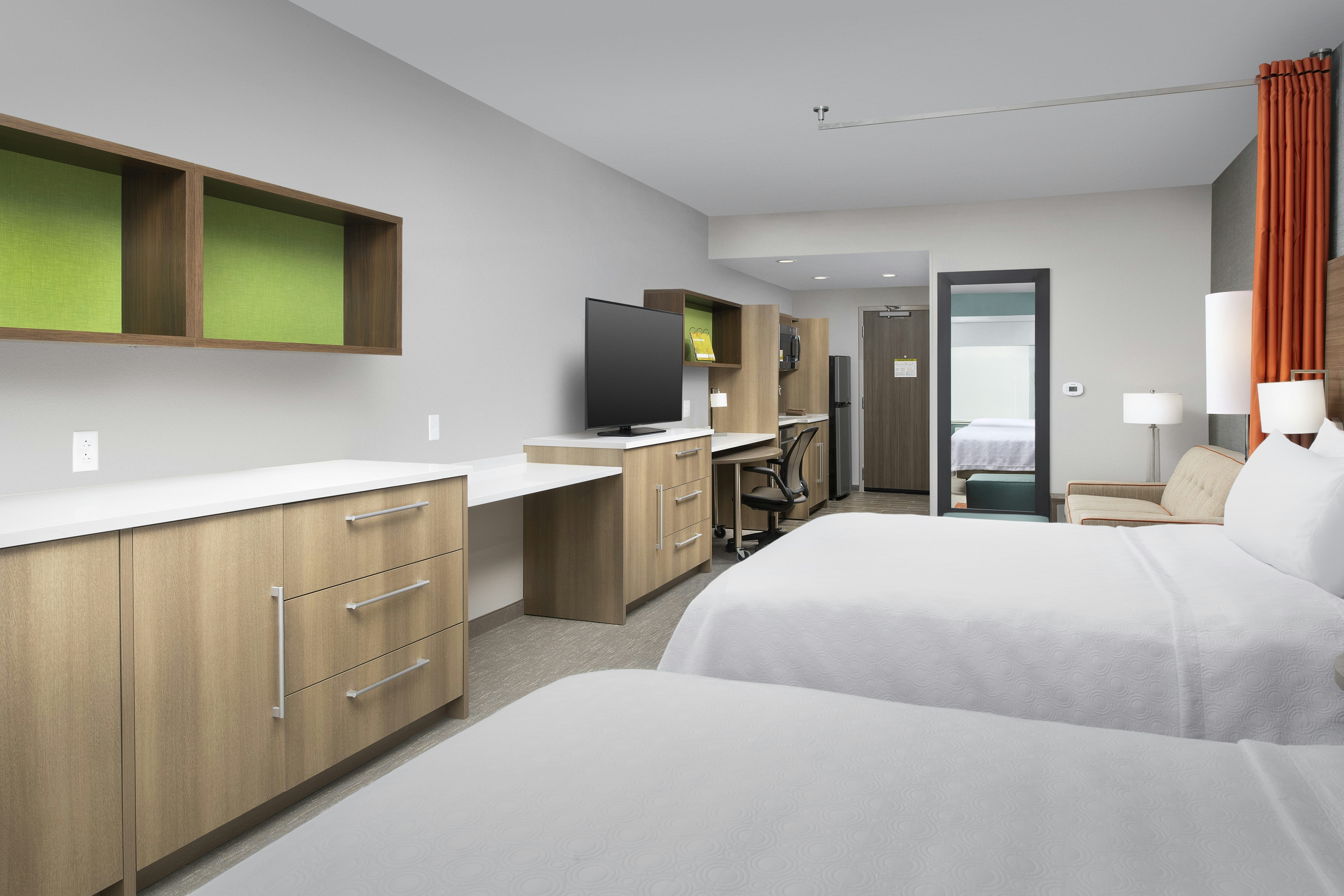 STUDIO, 2 QUEEN BEDS