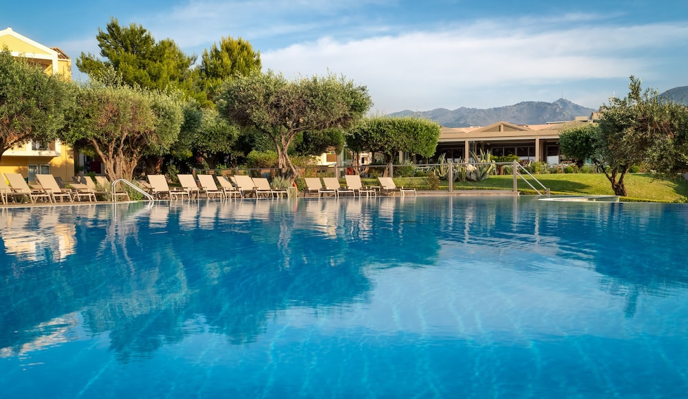 Mareblue Beach Resort in Agios Spyridon Corfu