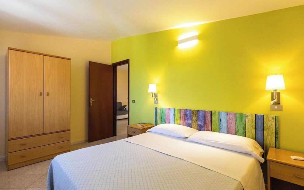 CLASSIC, FAMILY, SUITE, SEA VIEW