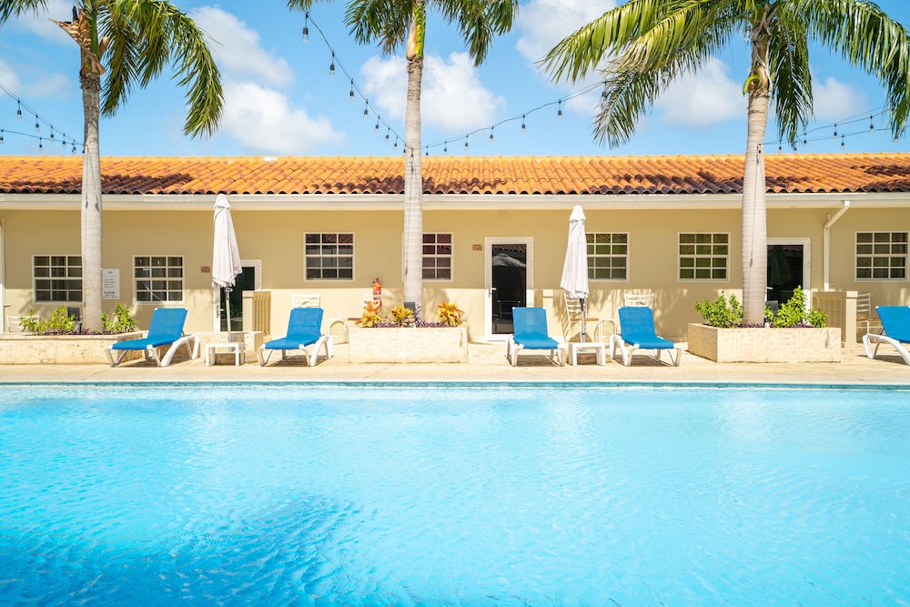 Delynne Boutique Hotel 47/50