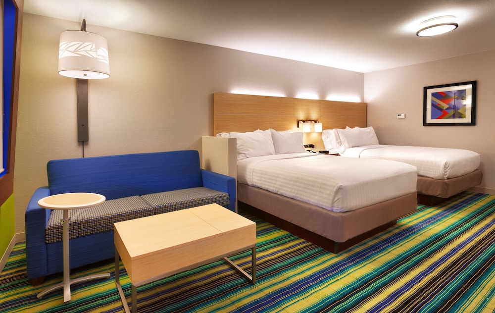 Holiday Inn Express Suites Phoenix West Buckeye 18/59