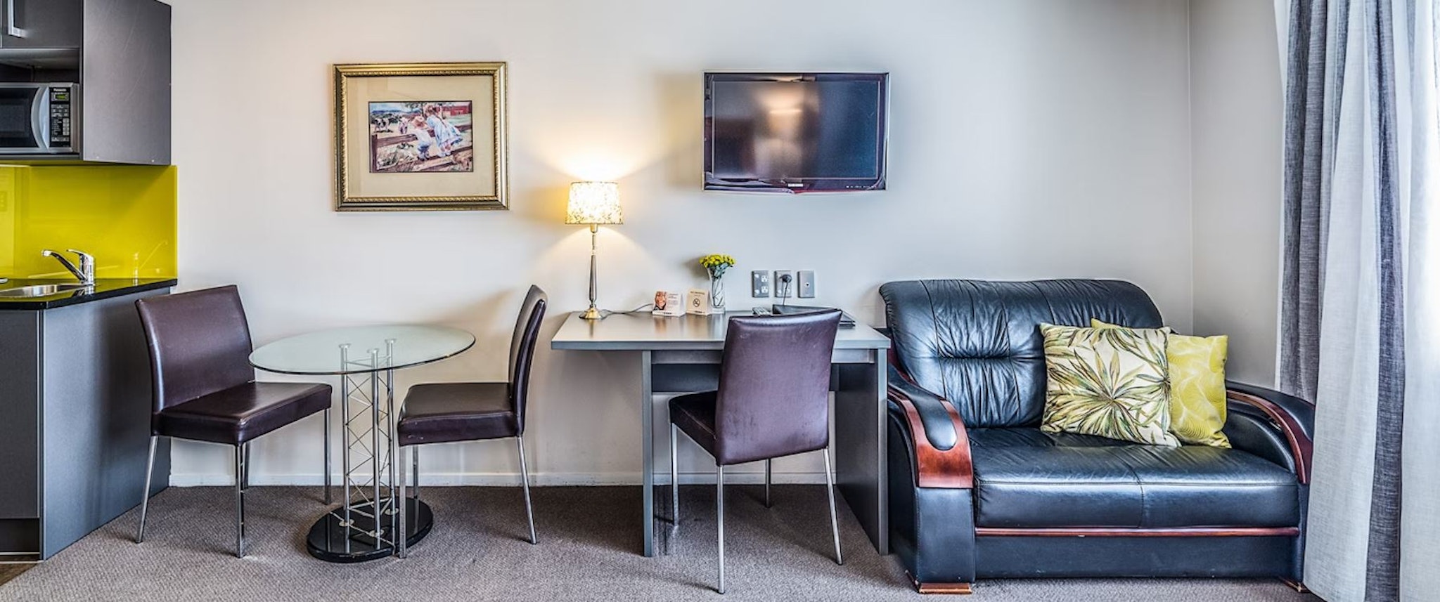Quality Suites Alexander Inn 38/54