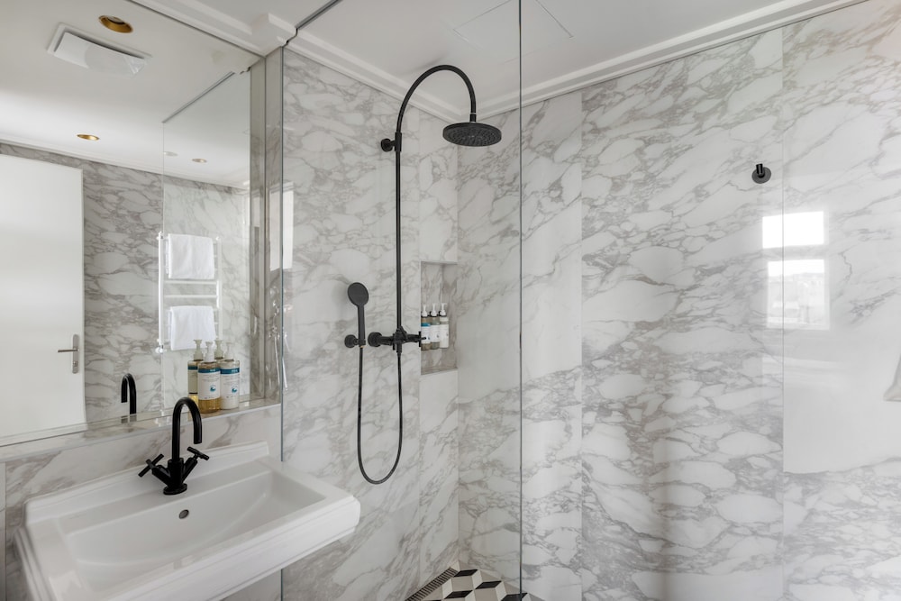 Hotel Republika and Suites 37/41