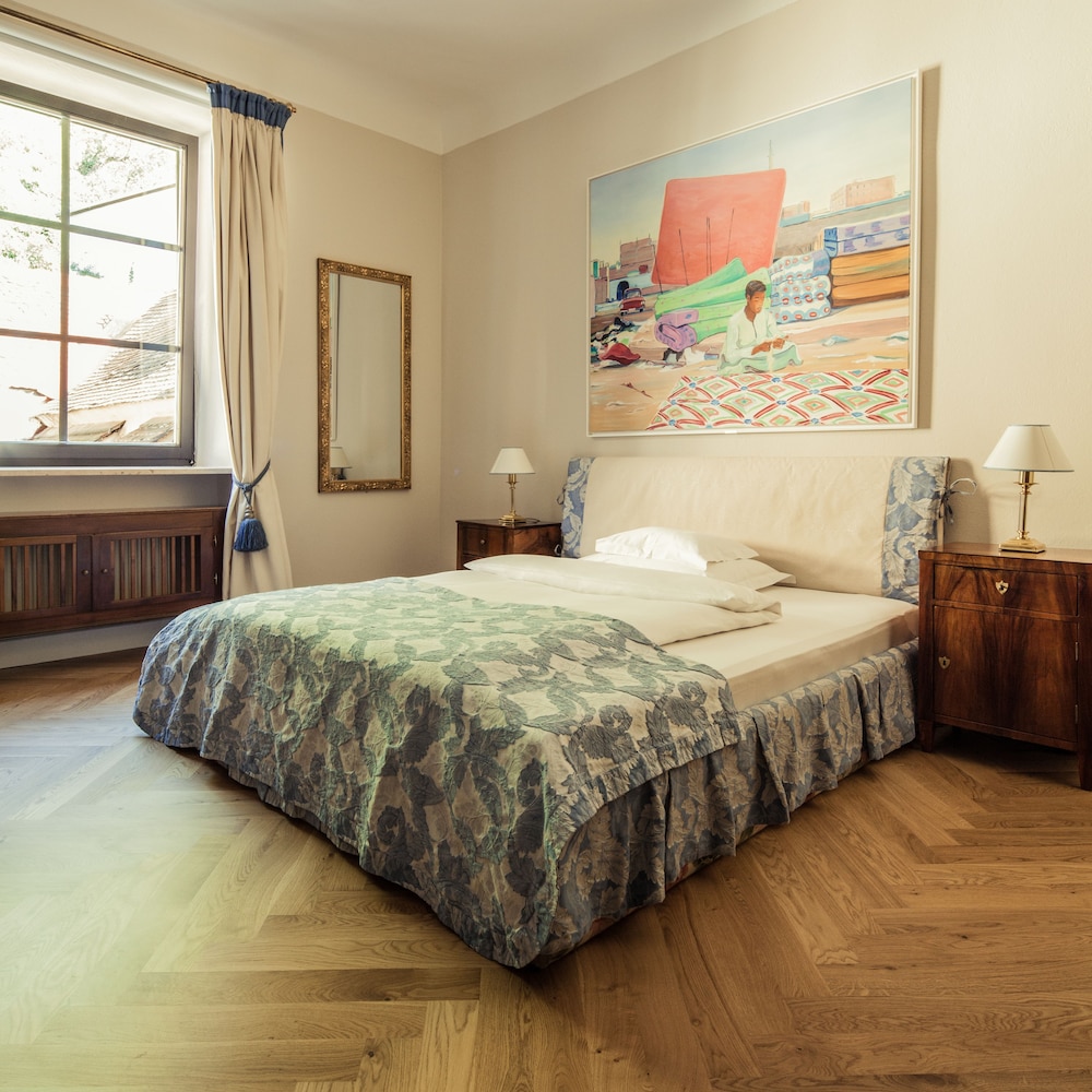 Schlossberghotel - Das Kunsthotel 32/64