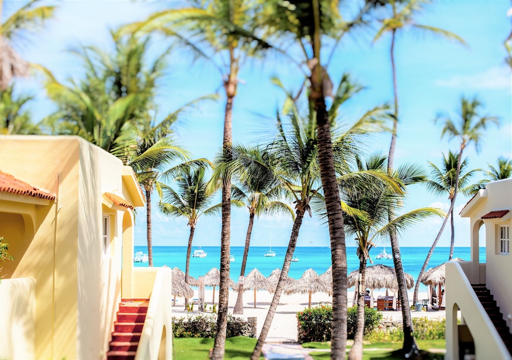 Los Corales Beach Village 59/73