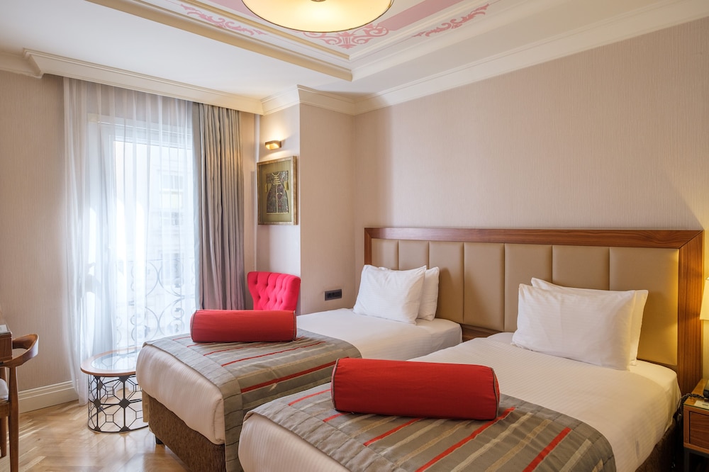 غرفة سوبيريور بسرير كوين، Golden Age Hotel Taksim 4/10