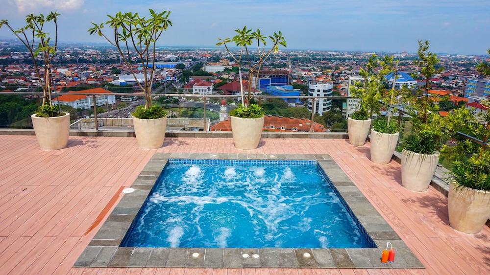 Louis Kienne Hotel Pandanaran 4/43