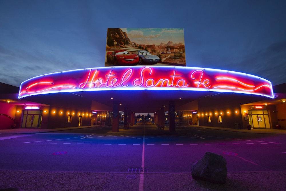 Disneys Hotel Santa Fe 3/48
