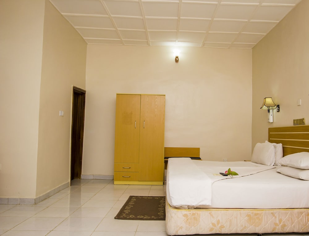 Eemjm Hotels And Suites Limited 18/42
