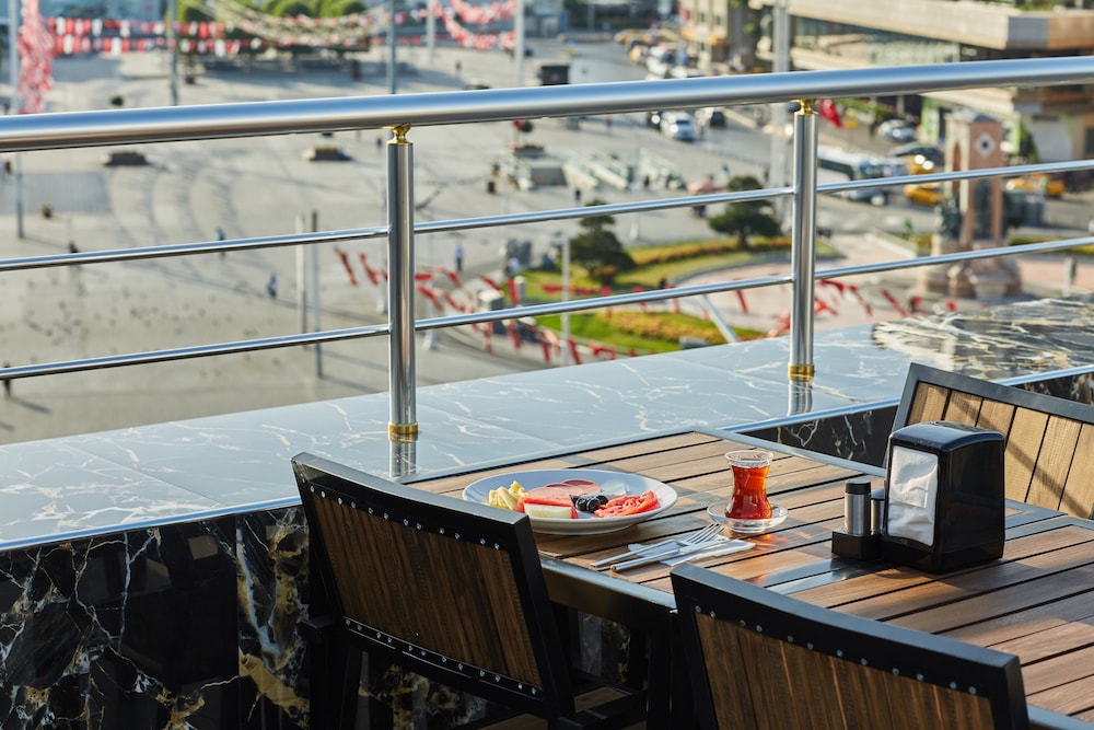Kartal Palace Taksim Square 15/32