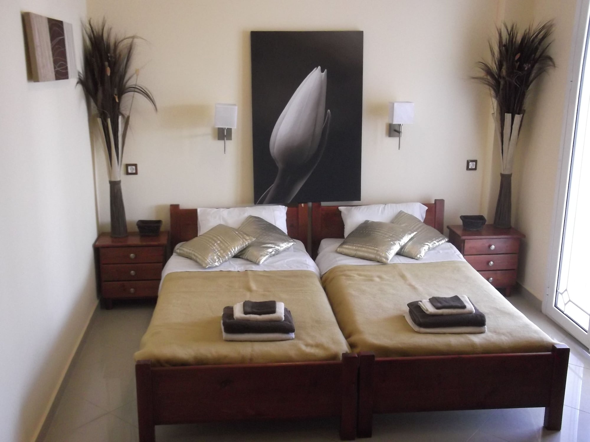 ECONOMY, TWIN BEDS