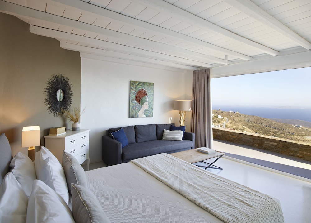 HONEYMOON, MINI, SUITE, KING BED, POOL AND SEA VIEW, JETTED TUB
