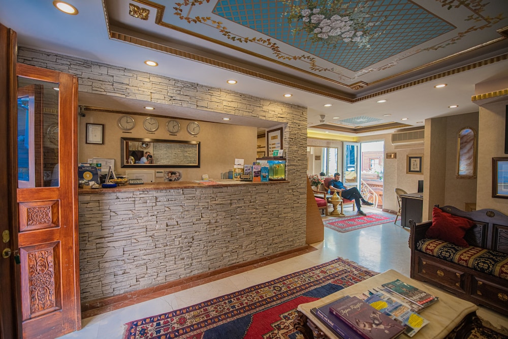 Kaftan Hotel 10/75