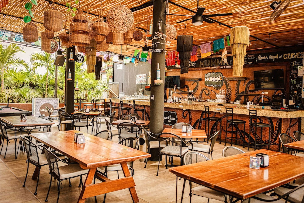 Nomads Hotel Hostel And Bar 37/55