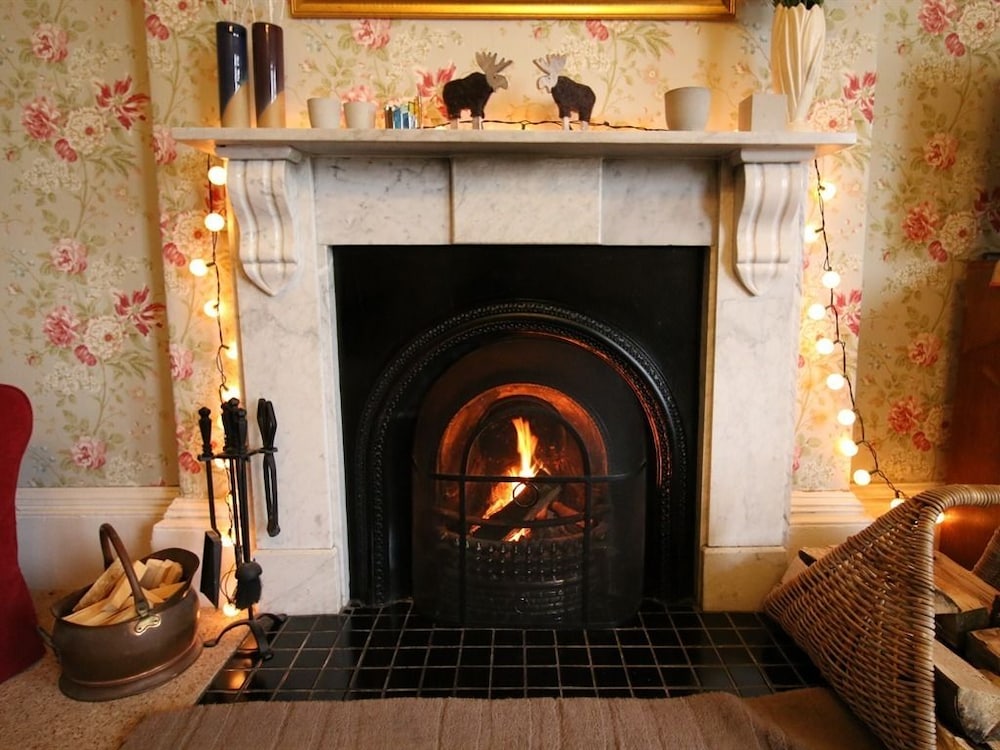 Laston House 5/50