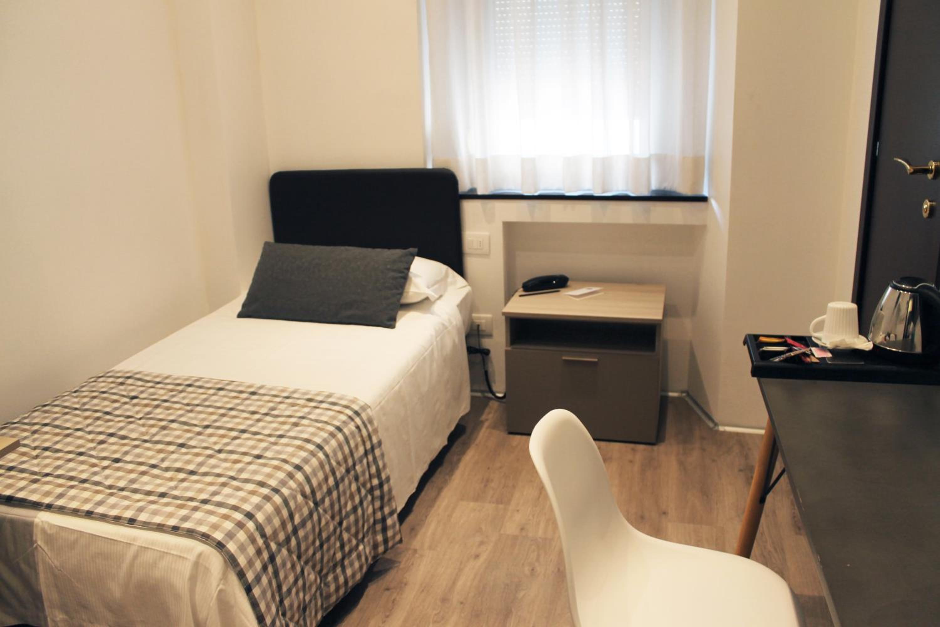 غرفة مفردة، Hotel Bernina 6/20
