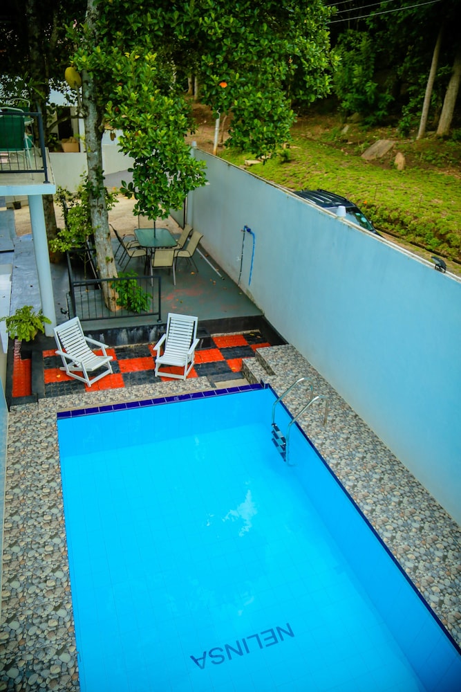 Nelinsa Kandy 28/28