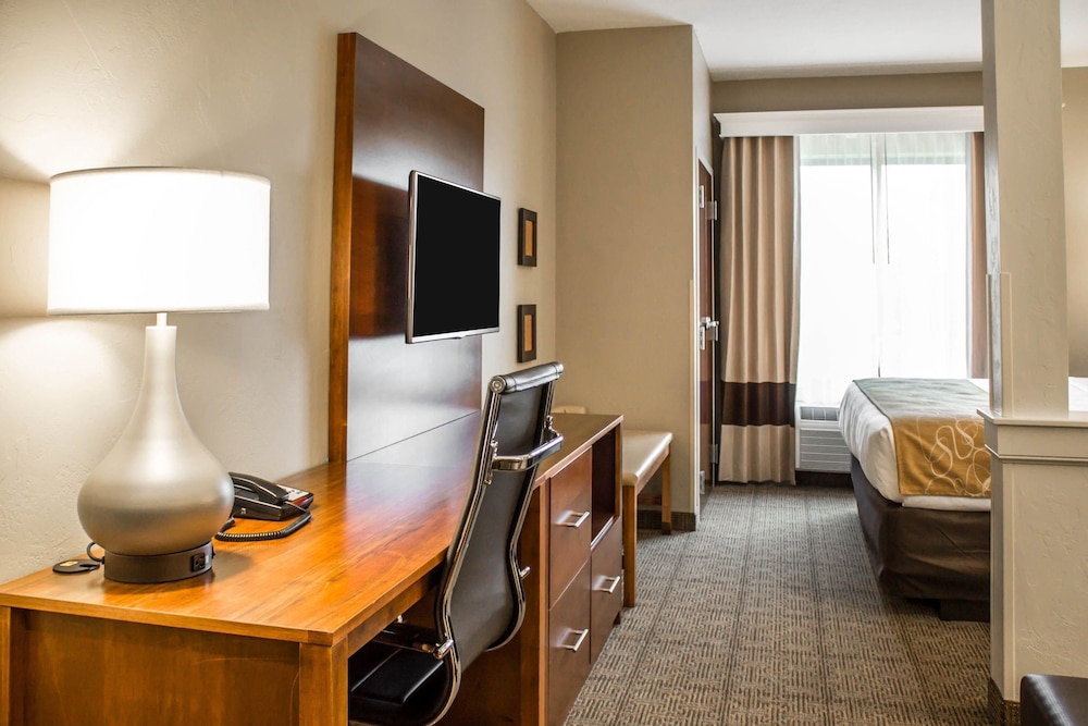 Comfort Suites Hartville-North Canton 27/43