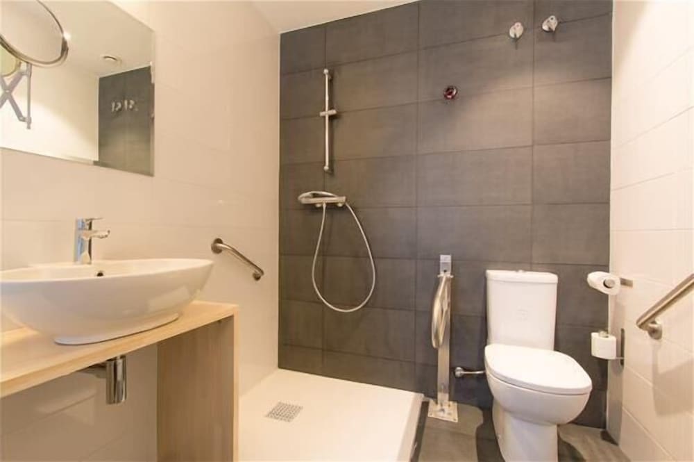 Bilbao City Rooms 24/25