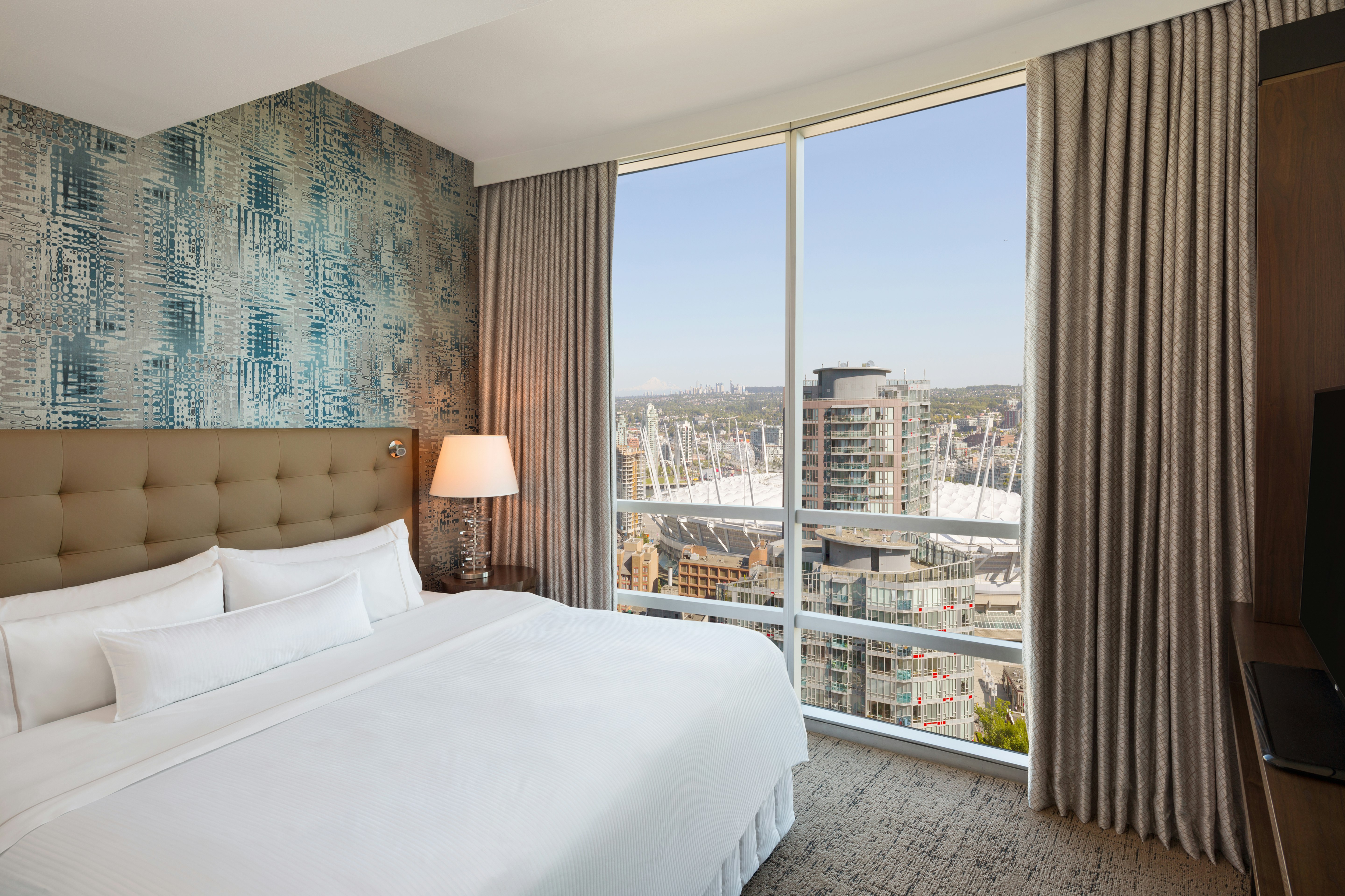 2 ROOMS, DELUXE, SUITE, KING BED, CITY VIEW